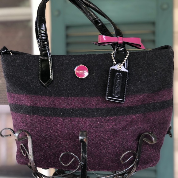 🎉Coach wool stripped bow tote purse 🎉🎉 - Picture 1 of 8